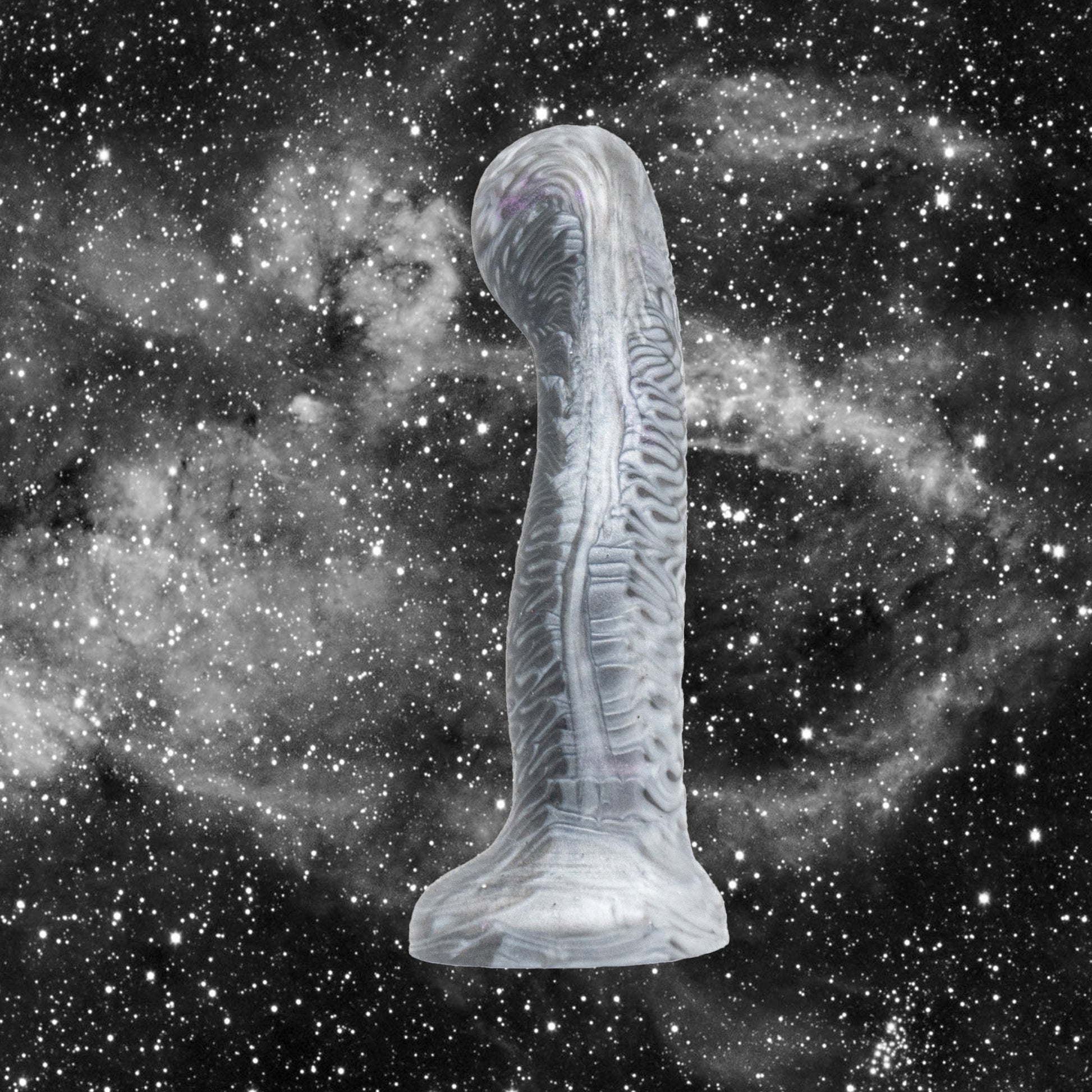 NOVUS is a fantasy dildo with a sleek, yet futuristic design. This fantasy dildo features a bulbous rounded tip that gradually contours into a thinner upper shaft, before flaring out into a gentle knot.