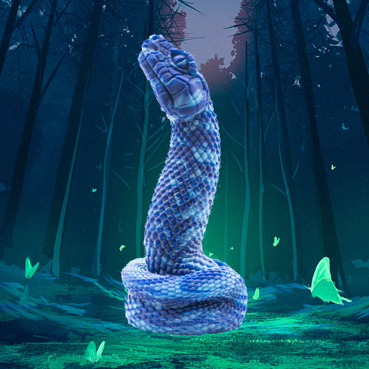 Nathara is a snake dildo. Head slightly angled, with a curved body to hit all your pleasure spots. 