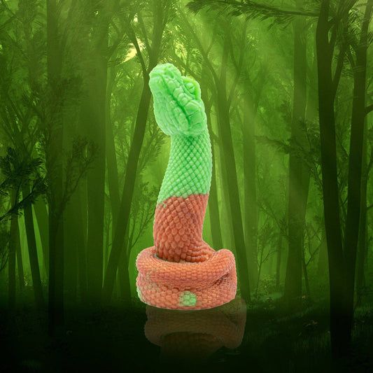 Nathara is a snake dildo. Head slightly angled, with a curved body to hit all your pleasure spots. 